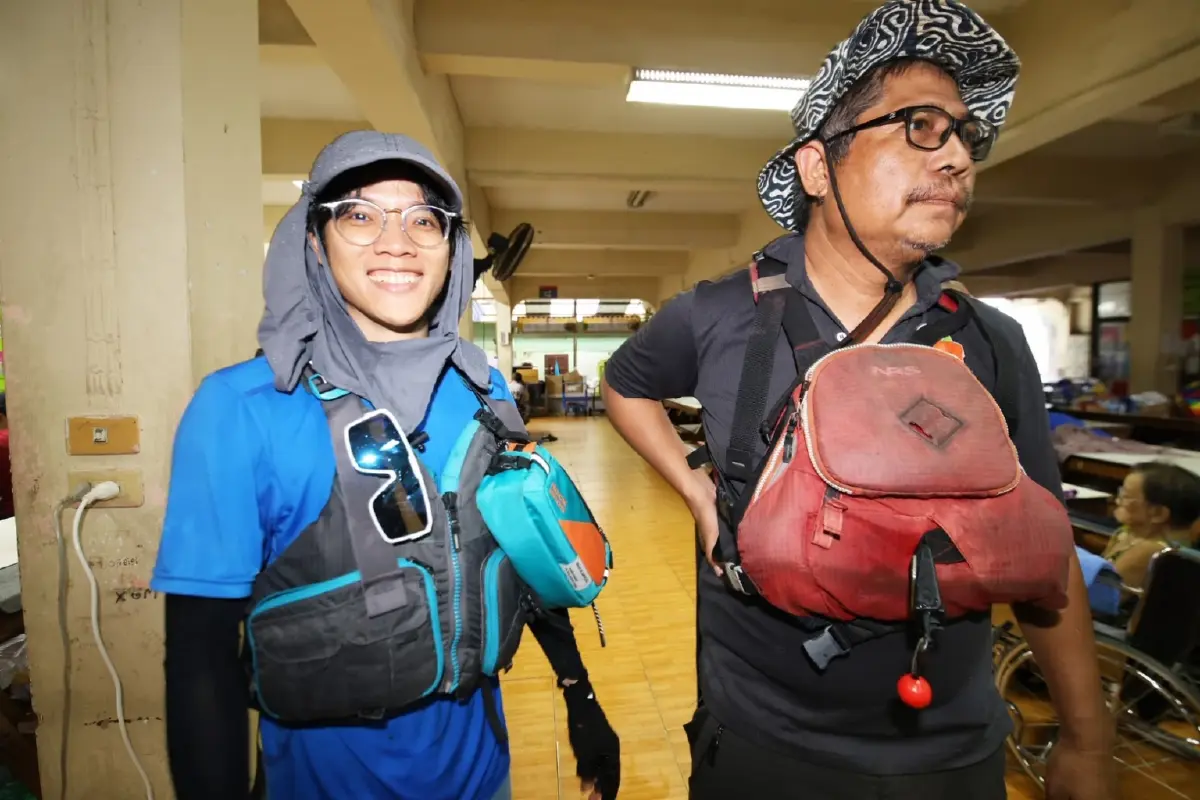 มูลนิธิเก้ายั่งยืน-ออมไทย ส่งสิ่งของช่วยผู้ประสบภัยน้ำท่วม