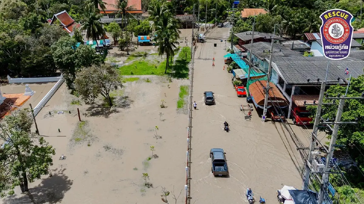 สถานการณ์น้ำท่วมสมุทรสงคราม 3 ต.ค.69 ระดมเครื่องผลักดันน้ำสู้ทะเลหนุน