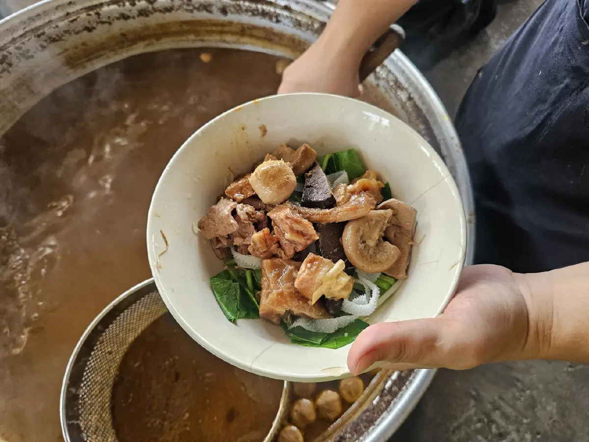 ‘ฮาน่าเตี๋ยวเนื้อตุ๋น’ เสรีไทย 53 น้ำซุปเข้มข้น จากกระดูกวัว