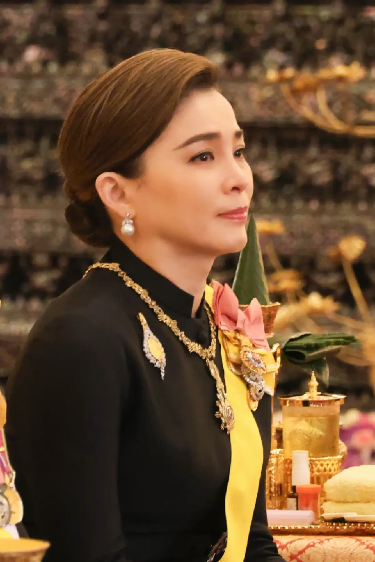 ในหลวง-พระราชินี ทรงบำเพ็ญพระราชกุศลครบรอบ 1 ปี วันสวรรคต พระพันปีหลวง