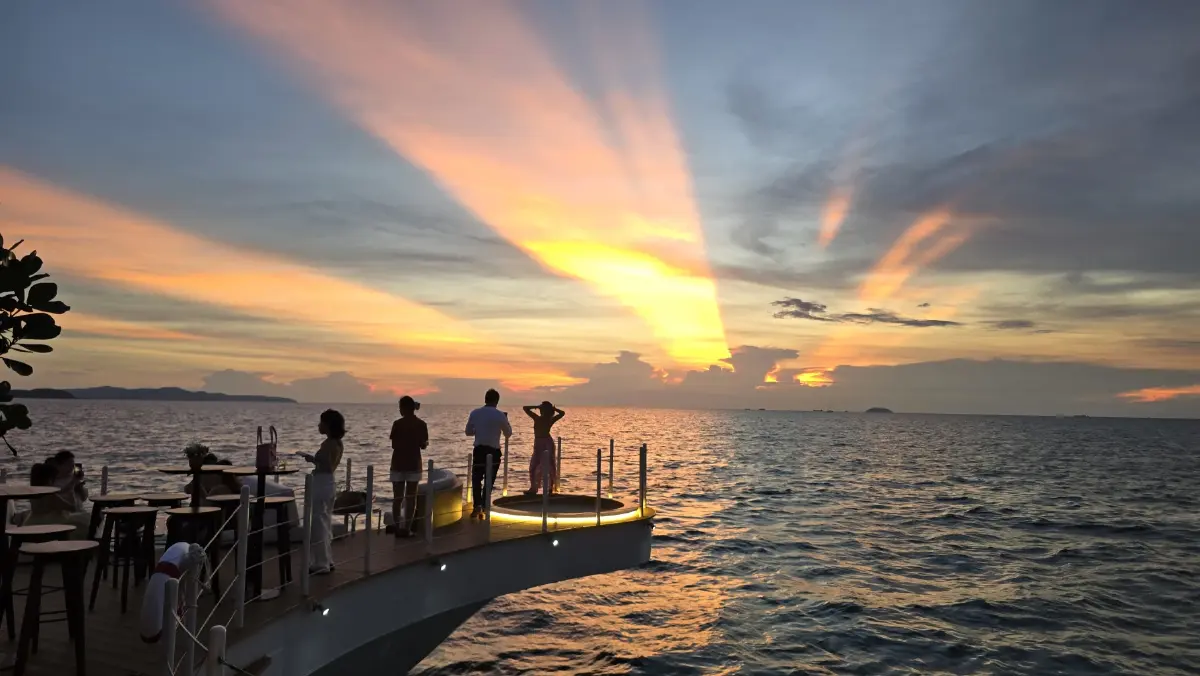 สัมผัส SOAR Ocean Club 'คลับลอยน้ำ' ประสบการณ์ไลฟ์สไตล์กลางทะเลแบบพรีเมียม