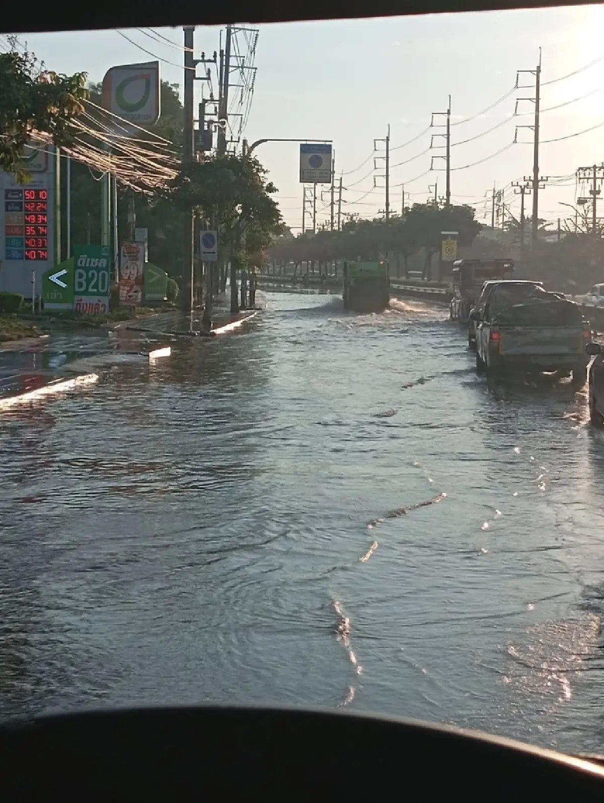 ผ่าพิกัดน้ำท่วมถนนลาดกระบัง 8 ต.ค.69 เช็กจุดไหนจมมิด-จุดไหนรอด?
