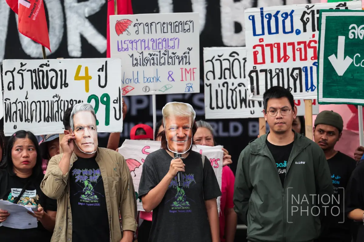 ม็อบต้าน World Bank–IMF ปักหลักค้างคืน แยกพระราม 4 ตำรวจตรึงกำลังเข้ม