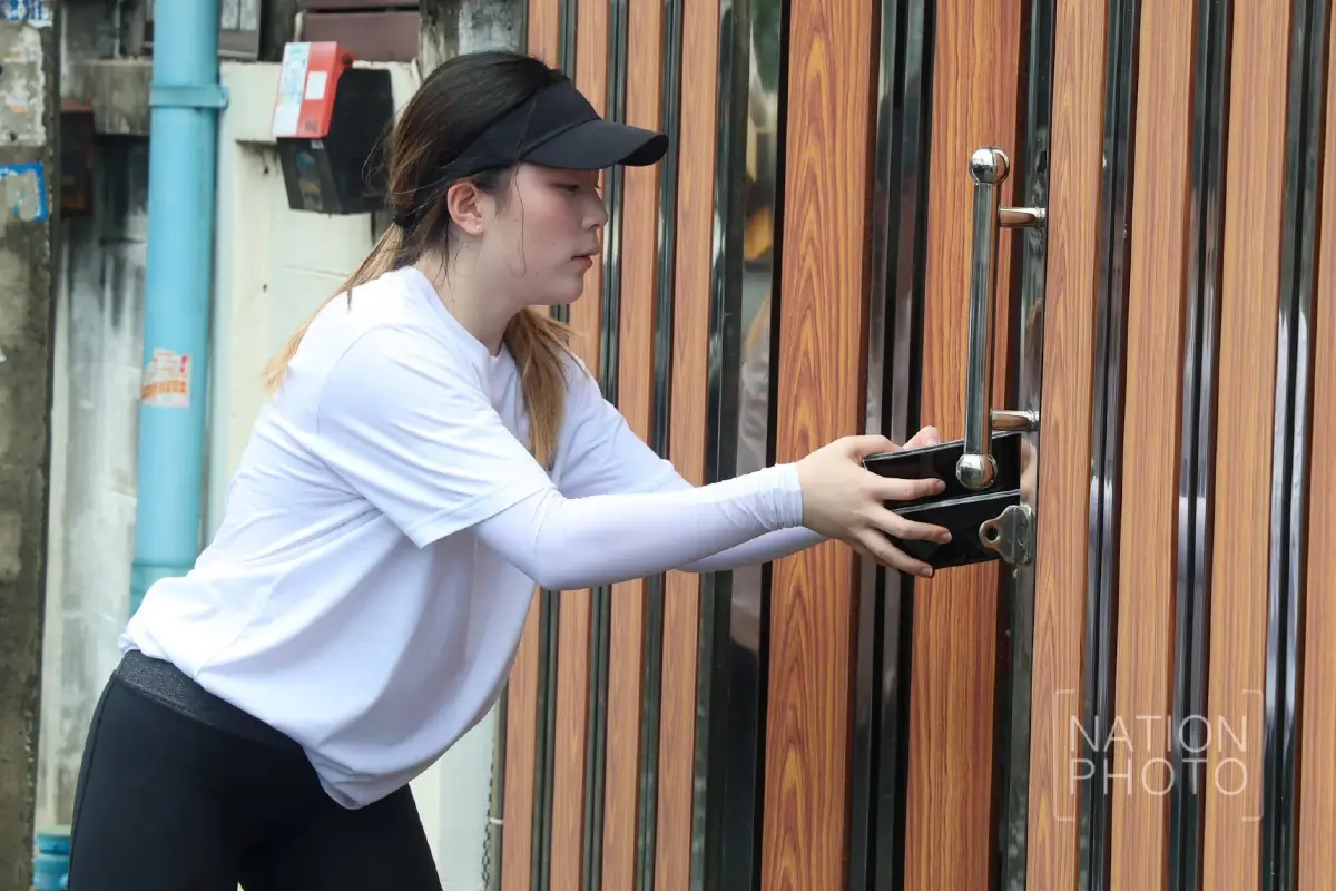 ‘เนชั่นปันน้ำใจ’ ลุยเคหะธานี4 ส่งอาหาร-ของจำเป็น ช่วยชาวบ้านฝ่าวิกฤตน้ำท่วม