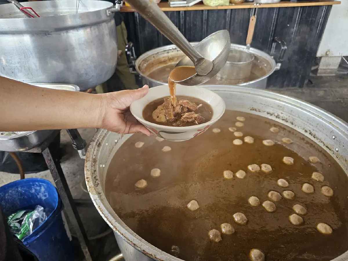 ‘ฮาน่าเตี๋ยวเนื้อตุ๋น’ เสรีไทย 53 น้ำซุปเข้มข้น จากกระดูกวัว