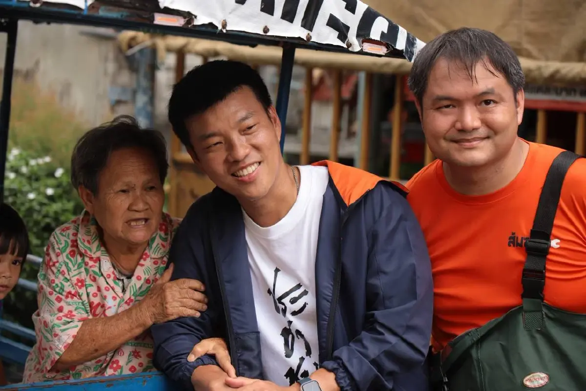 'ณัฐพงษ์' ลุยน้ำท่วมรังสิต-ปทุมฯ จี้รัฐเร่งระบายเต็มกำลัง