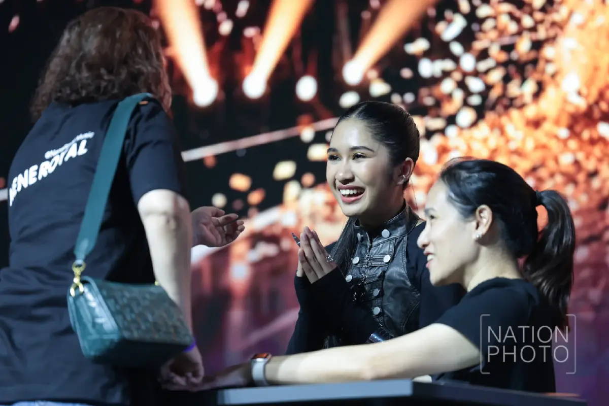ฮอตเกินต้าน 'เนเน่ รอยัล' เสิร์ฟความฟินใกล้ชิดแฟนชาวไทย