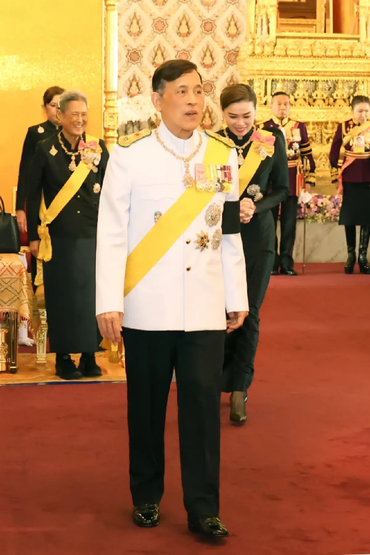 ในหลวง-พระราชินี ทรงบำเพ็ญพระราชกุศลครบรอบ 1 ปี วันสวรรคต พระพันปีหลวง