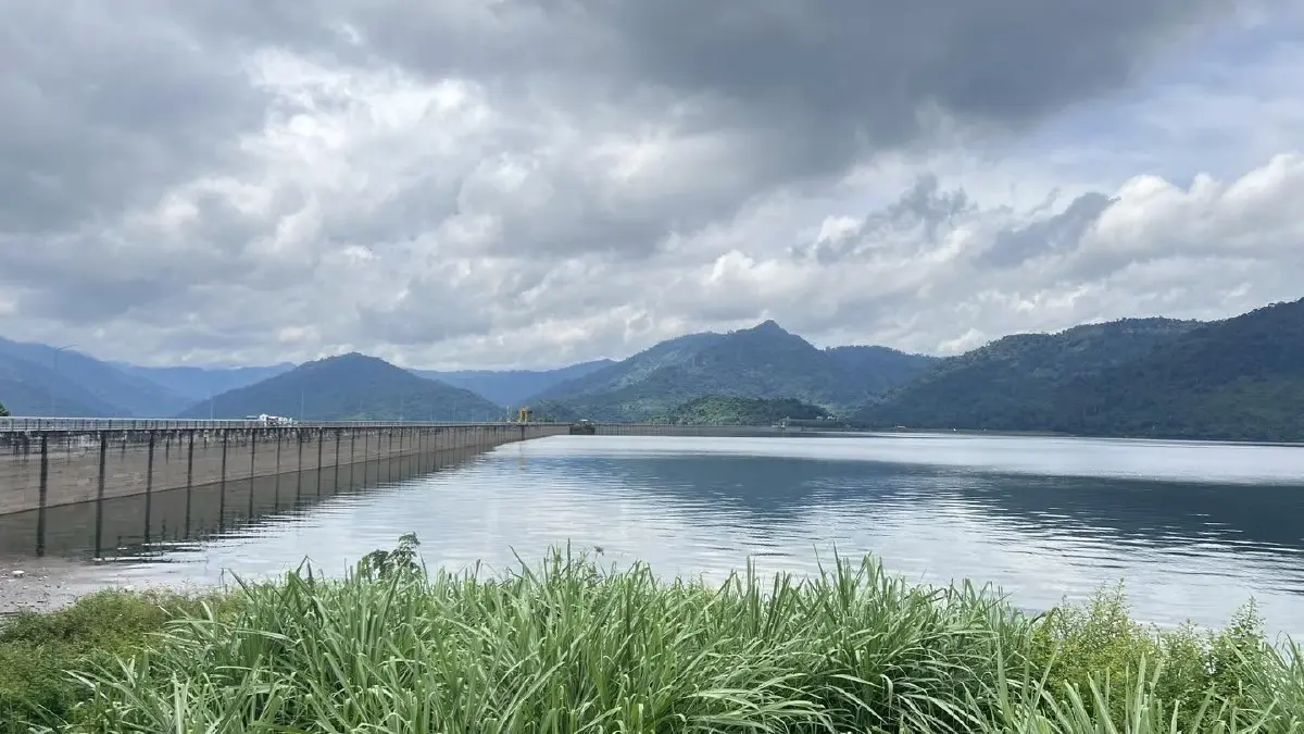 เขื่อนขุนด่านฯ น้ำพุ่ง 96% ยกบาน Spillway 25 ซม. พร่องน้ำ 10-14 ต.ค. ฝนมาอีก