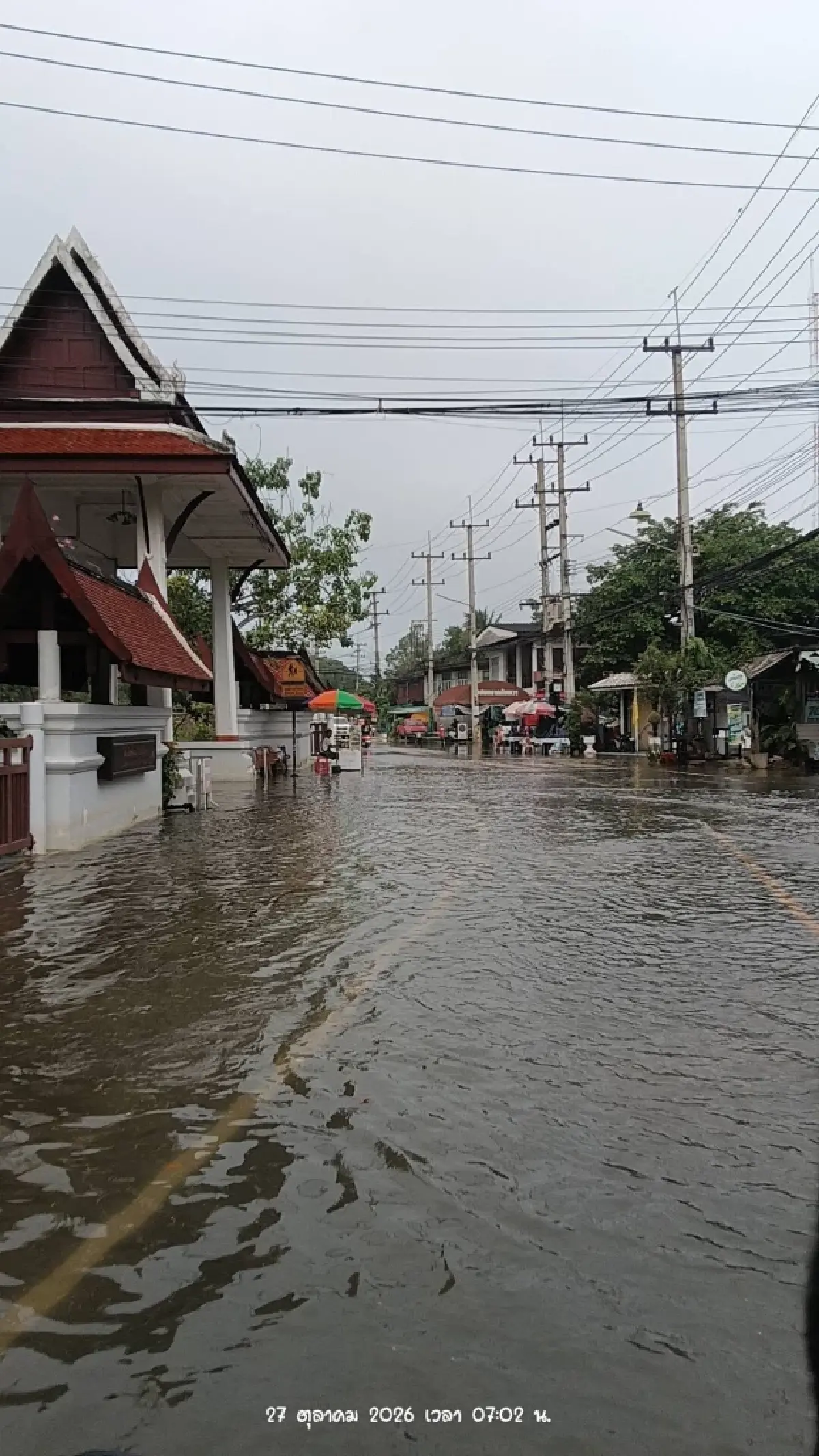 วิกฤติน้ำทะเลหนุนสูง จ่อแตะ 3.8 เมตร ถล่มสมุทรปราการ-แม่กลอง รถติดแล้ว