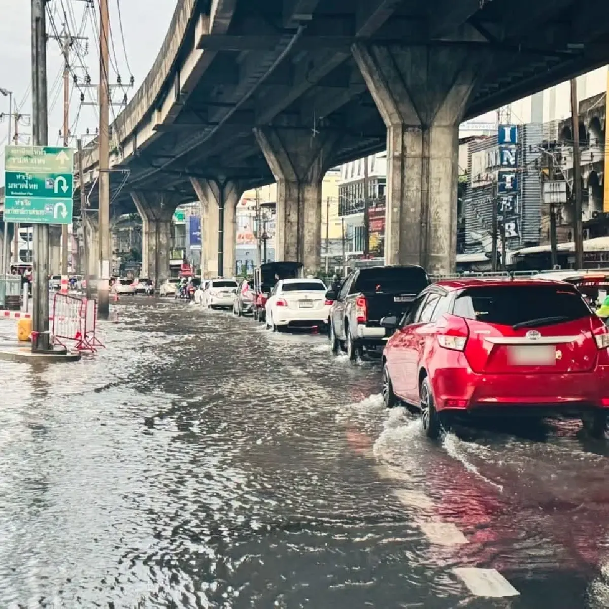 เช็กพิกัดเดินทาง 6 ต.ค.69 อัปเดตฝนตกหนัก น้ำท่วมกรุงเทพและปริมณฑล