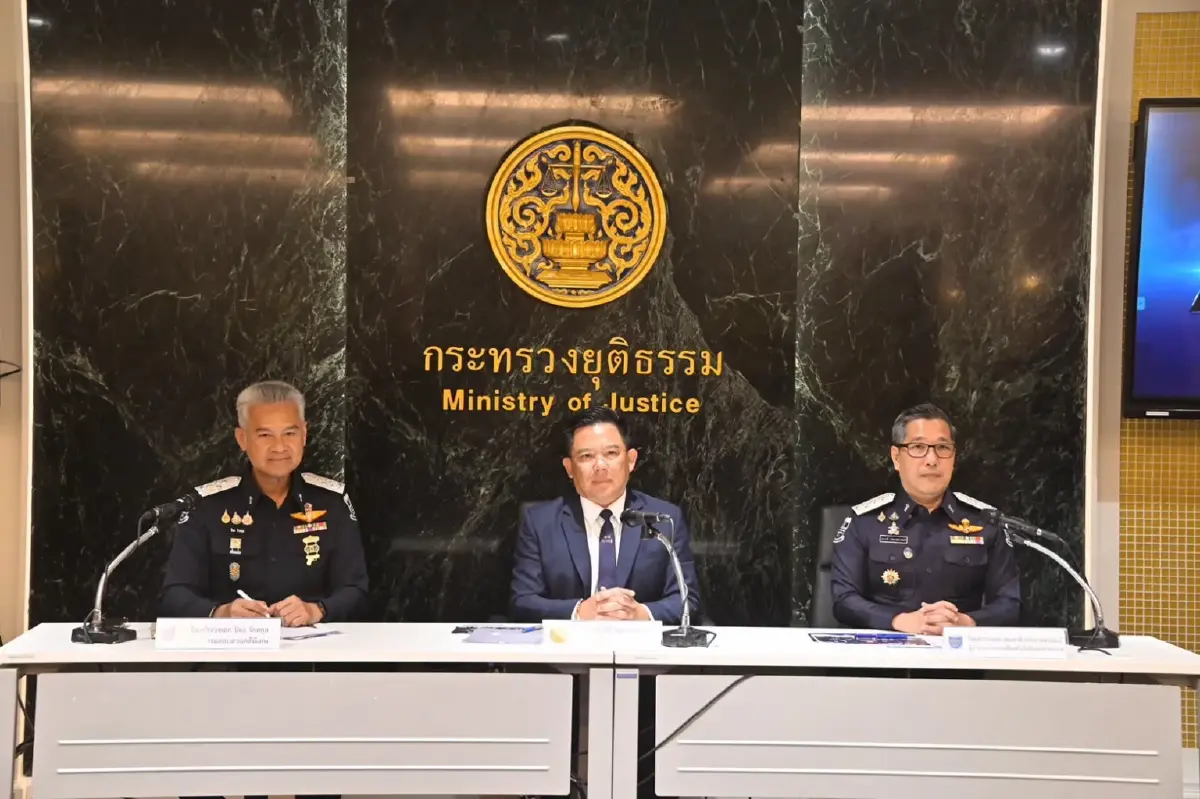 ภัย แอบอ้างอาจารย์ทำวิจัย หลอกเด็กมัธยมมีเซ็กซ์ ภาพลับ 5,000 ไฟล์