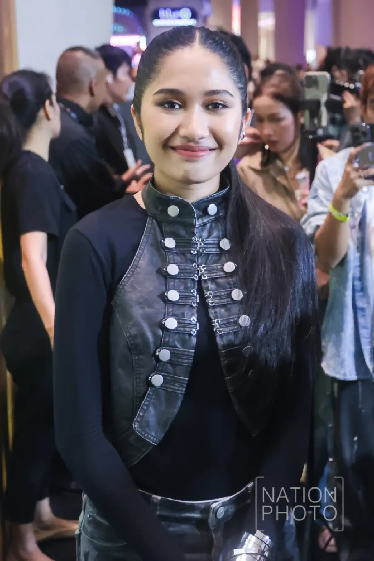 ฮอตเกินต้าน 'เนเน่ รอยัล' เสิร์ฟความฟินใกล้ชิดแฟนชาวไทย