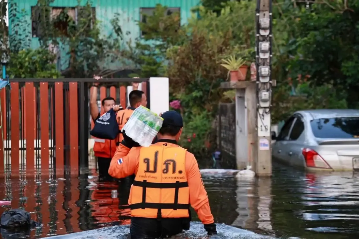 สรุปน้ำท่วม 27 จังหวัด - กทม. กระทบ 3.2 ล้านคน ฝนระลอกใหม่จ่อถล่ม