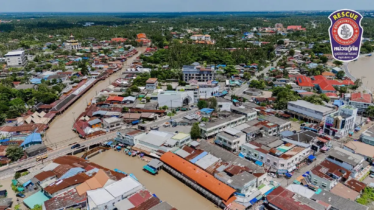 สถานการณ์น้ำท่วมสมุทรสงคราม 3 ต.ค.69 ระดมเครื่องผลักดันน้ำสู้ทะเลหนุน