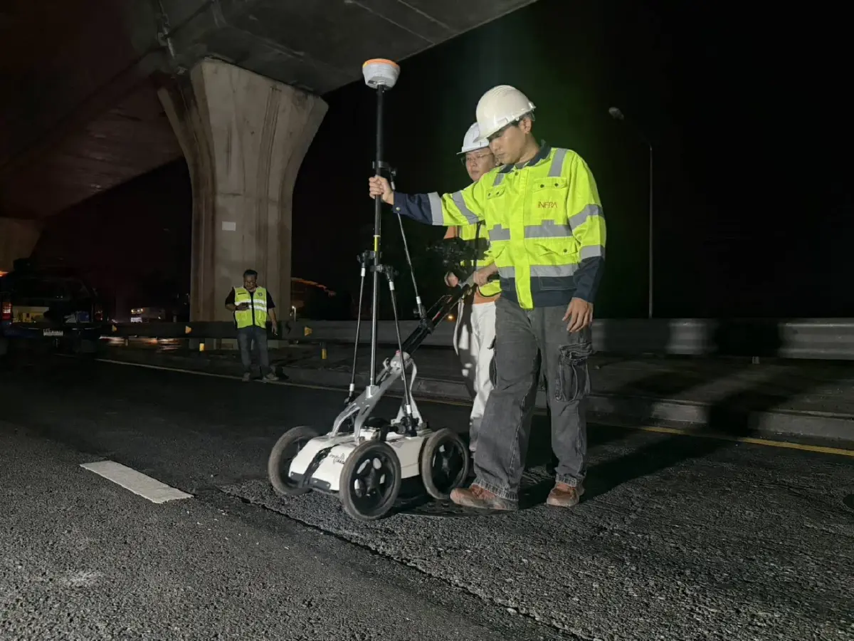 MEA ใช้เทคโนโลยี GPR ตรวจโพรงใต้ถนนรอบบ่อพักสายไฟฟ้าใต้ดินในสมุทรปราการ