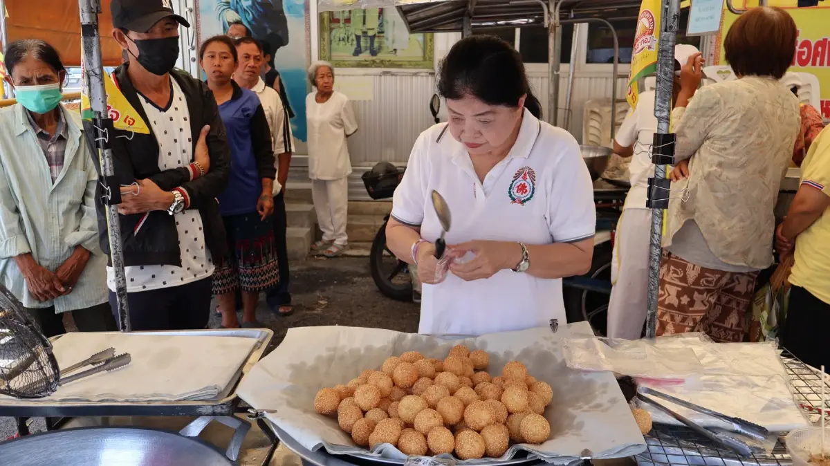 เทศกาลกินเจ ร่วมถือศีลกินผัก แม้ราคาผักสดยังอยู่ในระดับสูง
