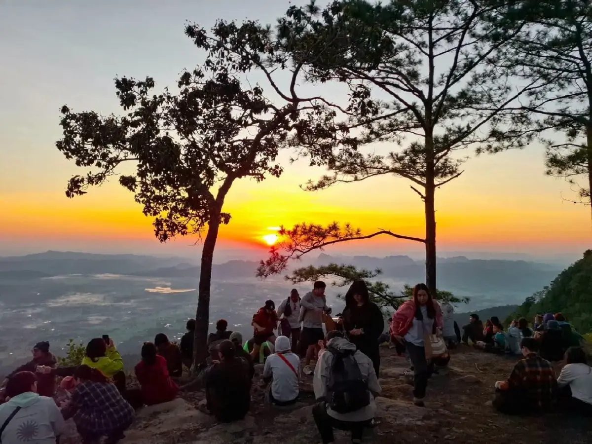 'ภูกระดึง' คึกคักรับวันหยุดยาว นักท่องเที่ยวแห่ชมทะเลหมอก อุณหภูมิเช้านี้ 16 องศา