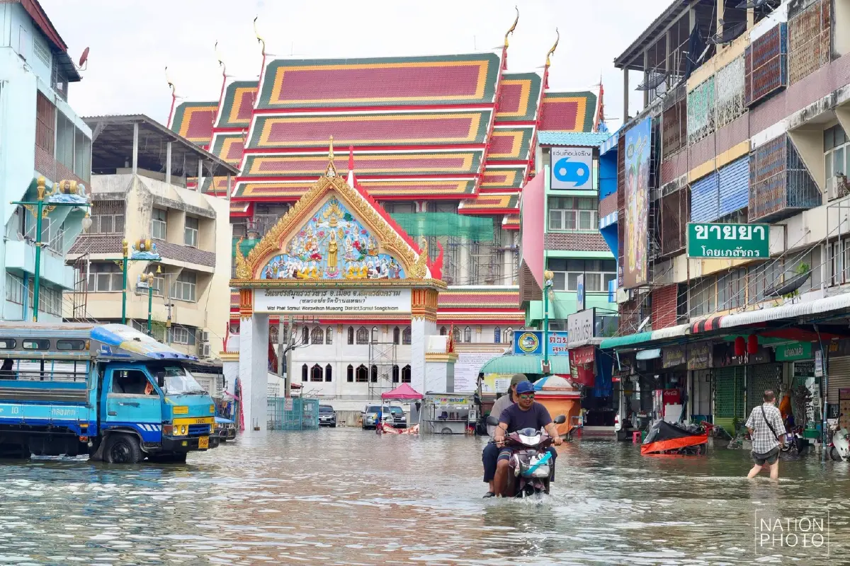 น้ำทะเลหนุนสูง เอ่อล้นท่วมชุมชนตลาดแม่กลอง-ตลาดน้ำอัมพวา สมุทรสงคราม