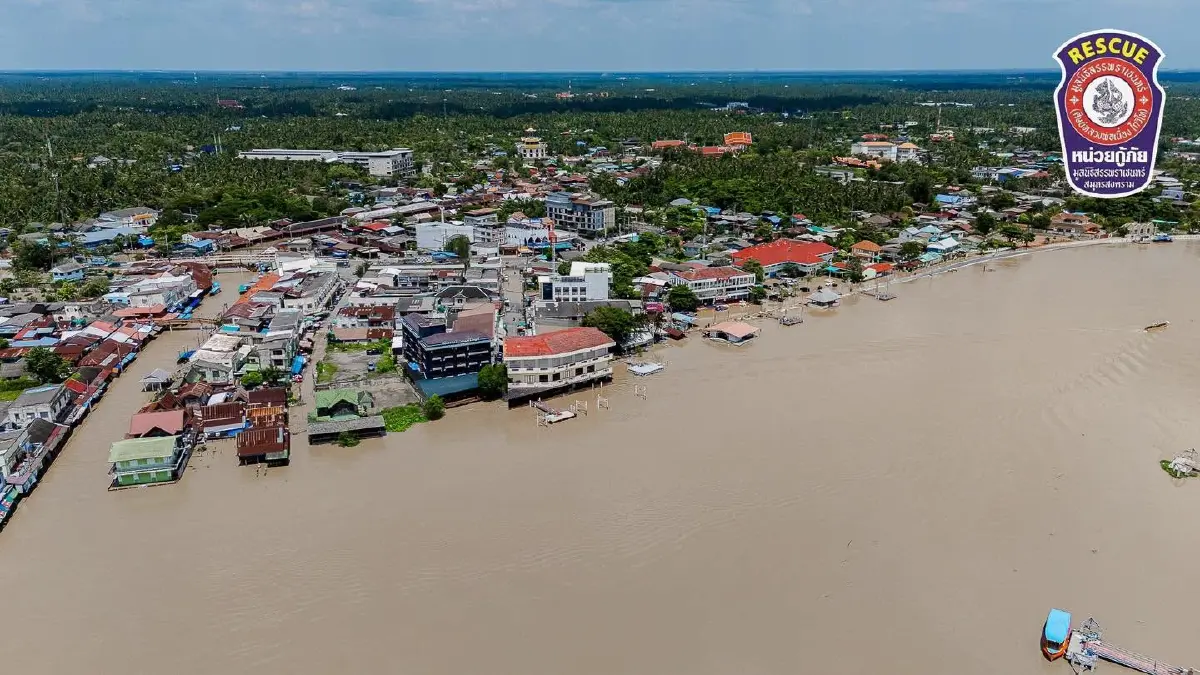 สถานการณ์น้ำท่วมสมุทรสงคราม 3 ต.ค.69 ระดมเครื่องผลักดันน้ำสู้ทะเลหนุน