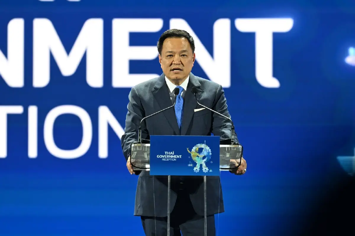นายกฯ โชว์เป่าแซกโซโฟนสร้างสีสันงานเลี้ยงรับรอง IMF–World Bank