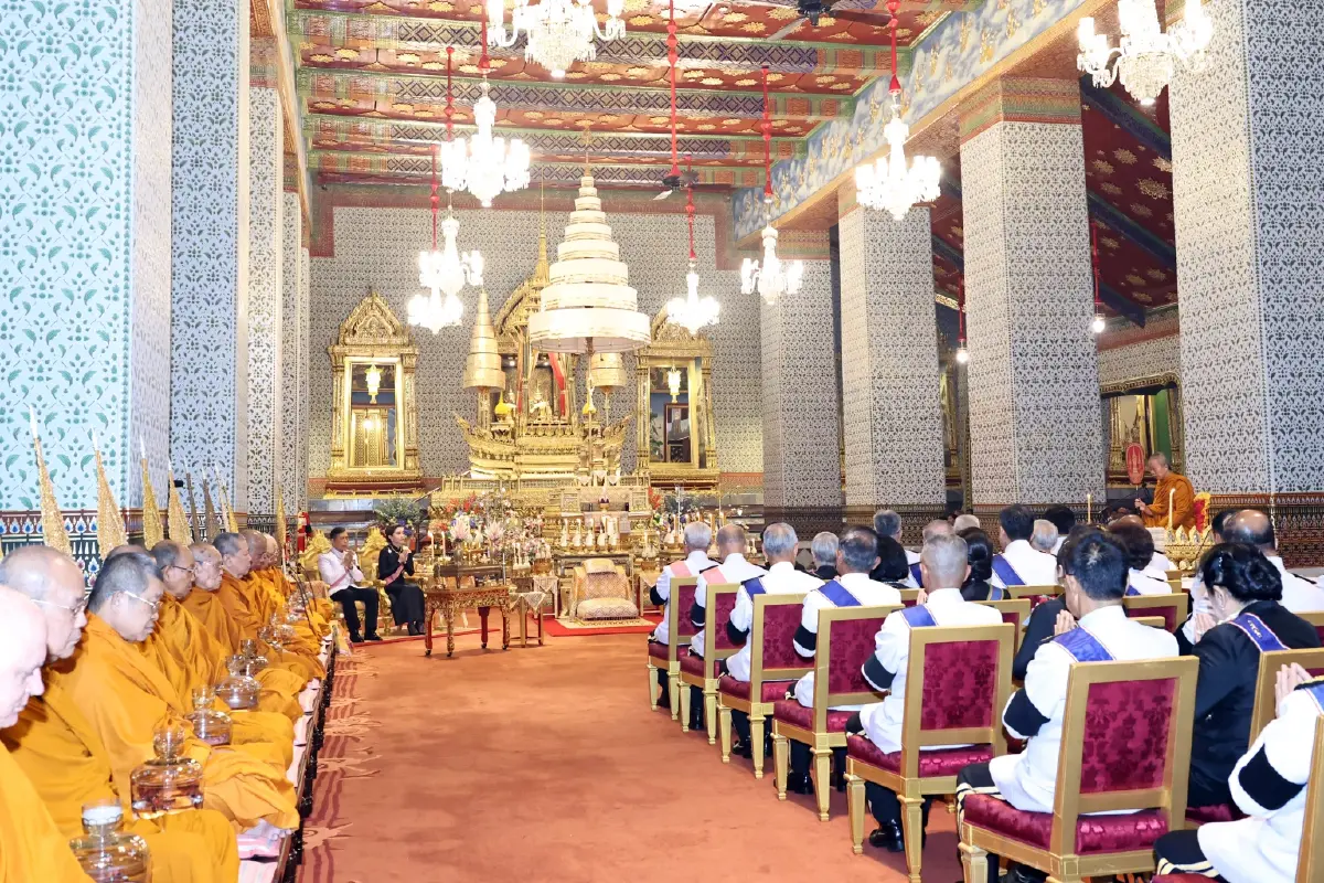 ในหลวง-พระราชินี เสด็จฯ ทรงวางพวงมาลา เนื่องในวันปิยมหาราช 2569