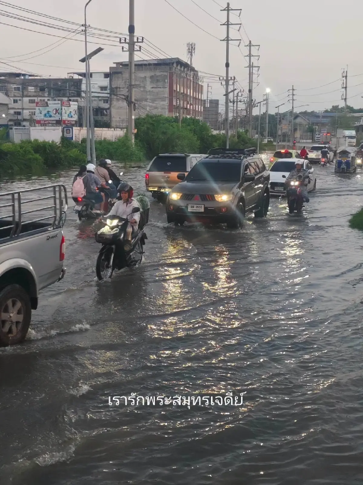 น้ำทะเลหนุนสูงทะลัก บางแสน-แม่กลอง เตือน 8 จว.รับมือจ่อกระทบ 3 วัน