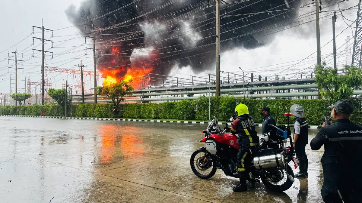 อัปเดต! กฟผ. คุมเพลิงไหม้หม้อแปลง สถานีไฟฟ้าแรงสูงหนองจอก