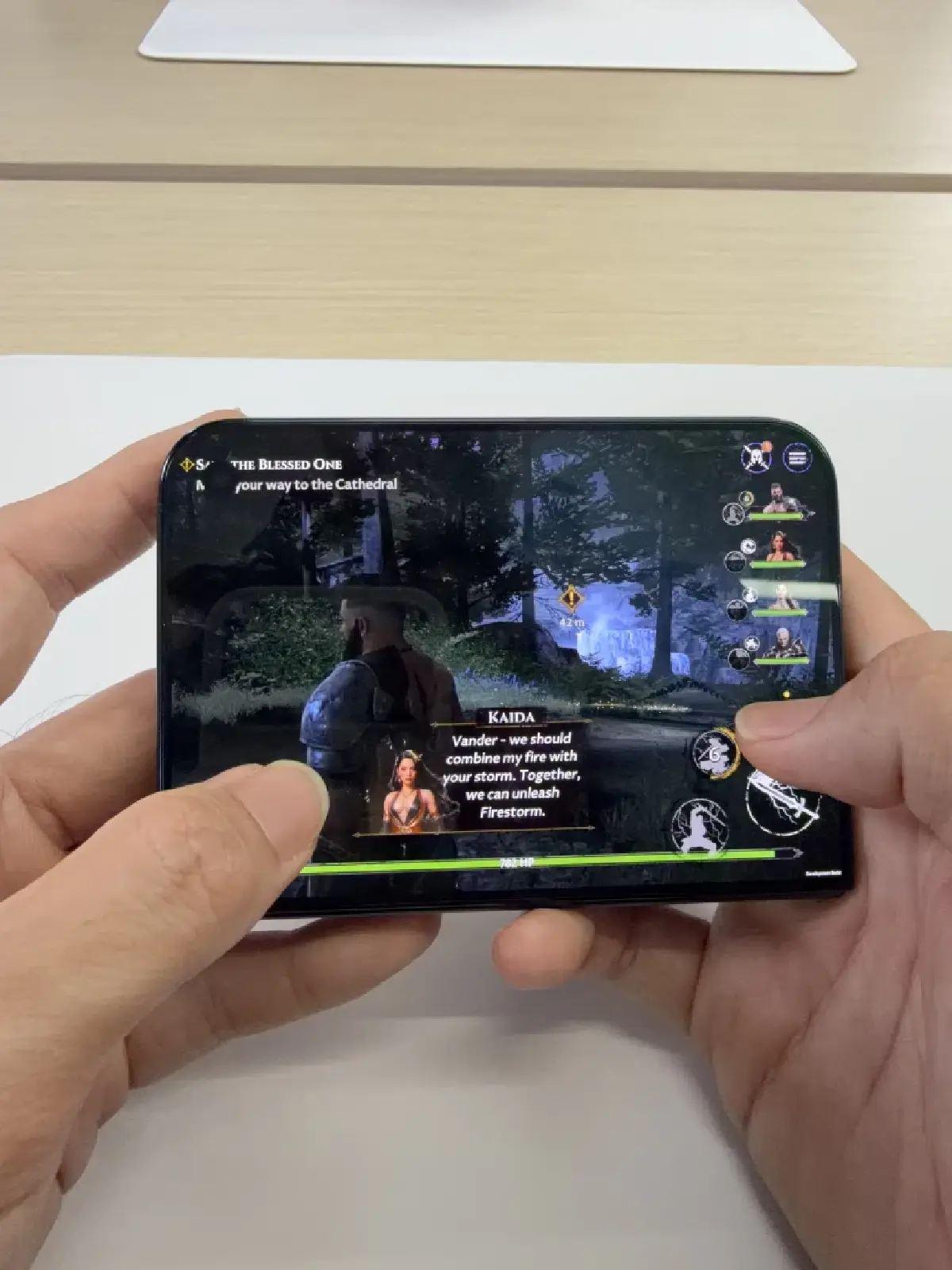 จับเครื่องจริง 'iPhone Duo' ทำไมถึงเป็นสมาร์ตโฟนจอพับราคาสูง แต่น่าลงทุน?
