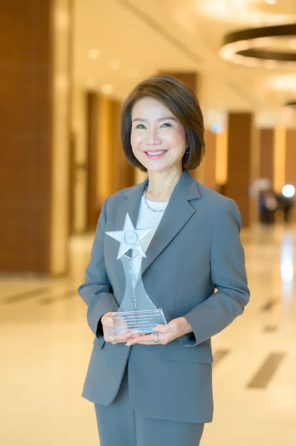ดร.อาทิรัตน์ จารุกิจพิพัฒน์ CEO รพ.บำรุงราษฎร์ คว้ารางวัล 'บุคคลตัวอย่างภาคธุรกิจแห่งปี 2026'