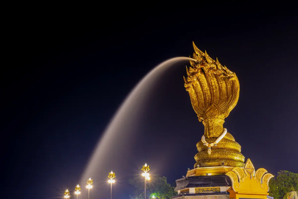จาก ‘เมืองที่ถูกลืม’ ตอนนี้ ‘นครพนม’ โตได้เพราะสายมู คนไทยเจ็บปวดจากโควิดแห่ตามหาความหวัง