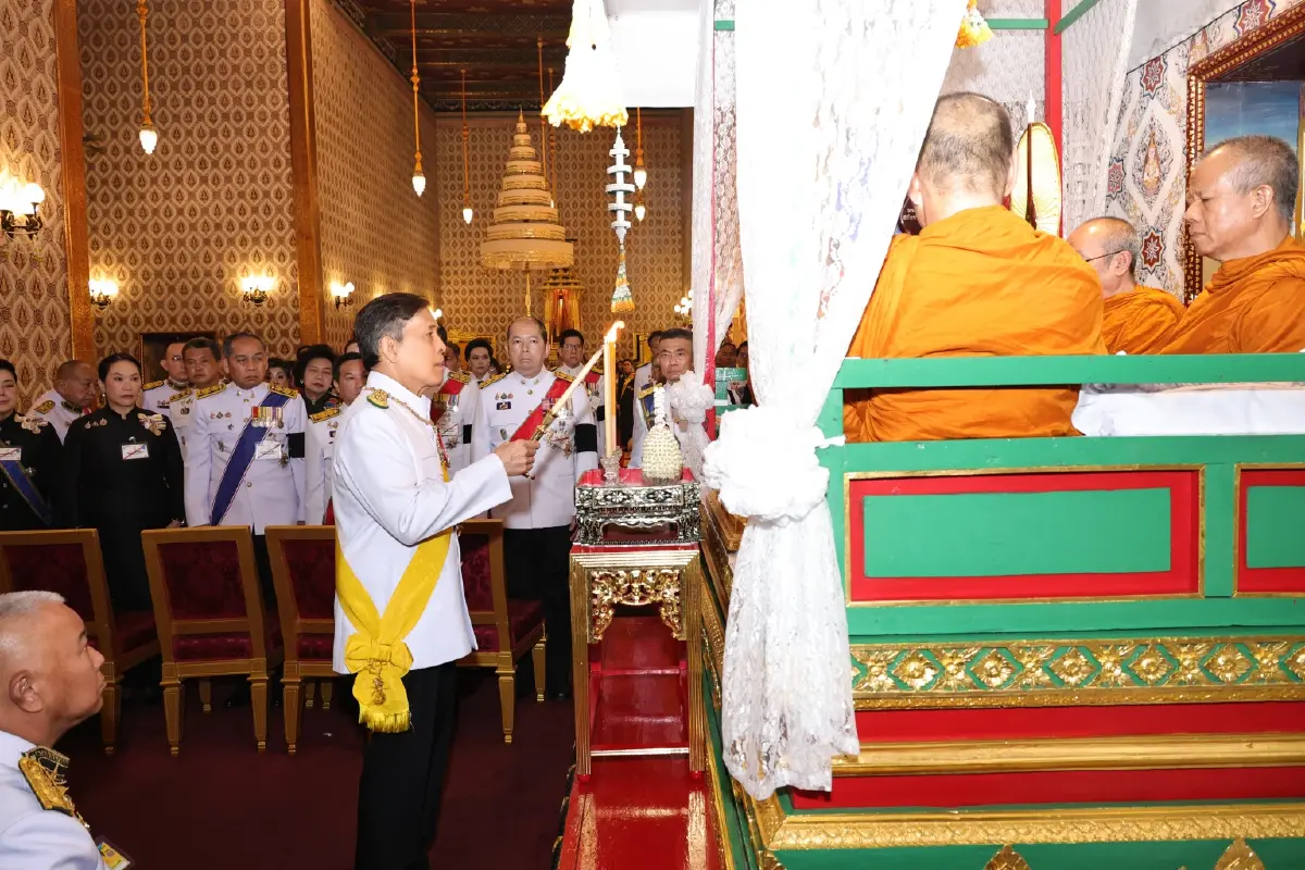 ในหลวง-พระราชินี ทรงบำเพ็ญพระราชกุศลครบ 1 ปี วันสวรรคต สมเด็จพระพันปีหลวง