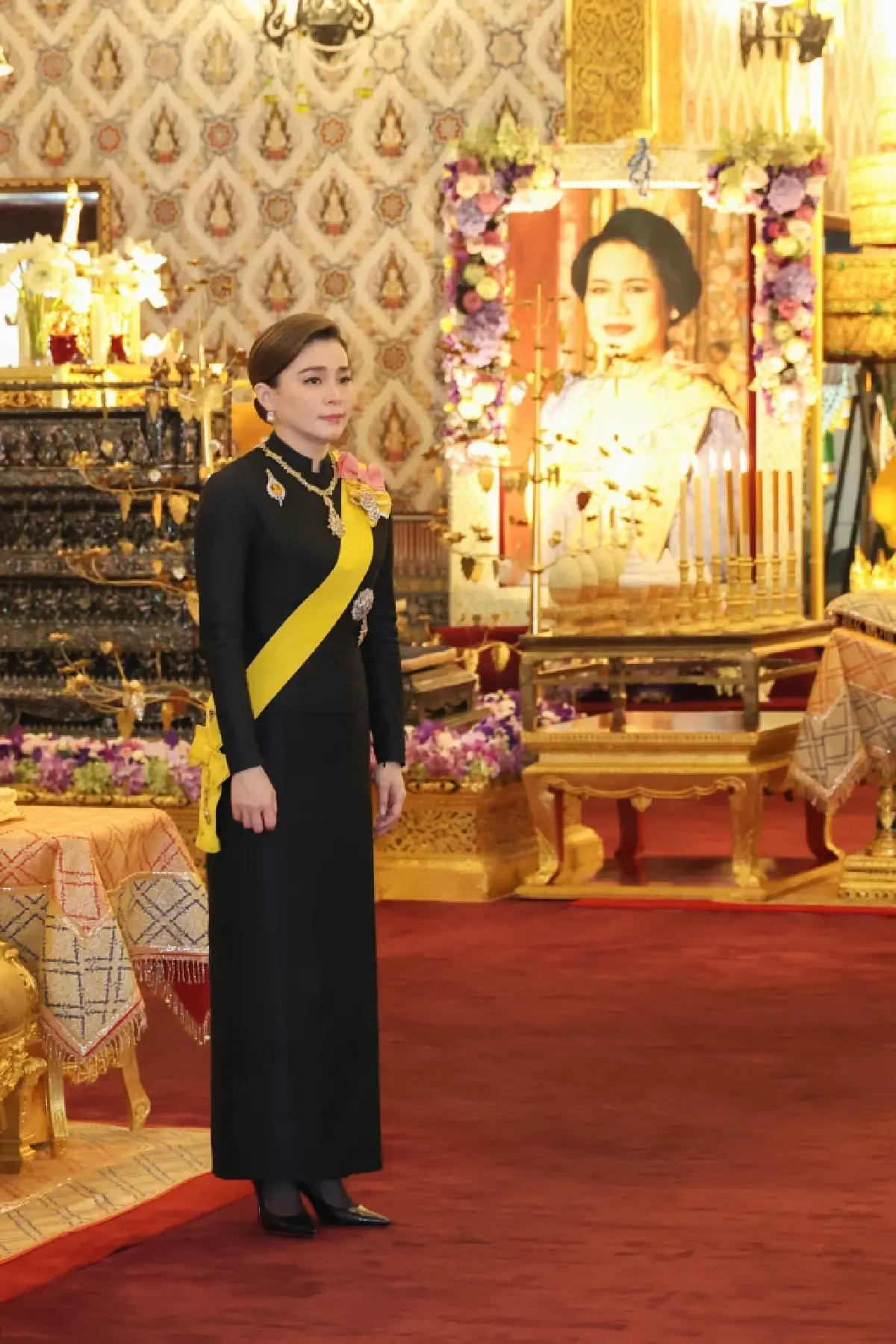 ในหลวง-พระราชินี ทรงบำเพ็ญพระราชกุศลครบรอบ 1 ปี วันสวรรคต พระพันปีหลวง