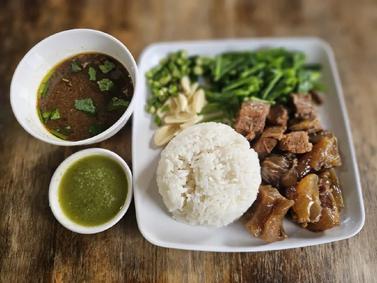 ‘ฮาน่าเตี๋ยวเนื้อตุ๋น’ เสรีไทย 53 น้ำซุปเข้มข้น จากกระดูกวัว