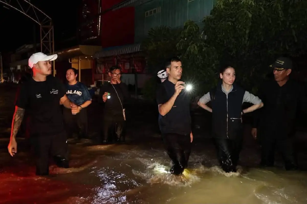 'ตระกูลไทยเศรษฐ์' ผนึกกำลังช่วยชาวอุทัยธานี  หลังแม่น้ำทะลักท่วมตลาด