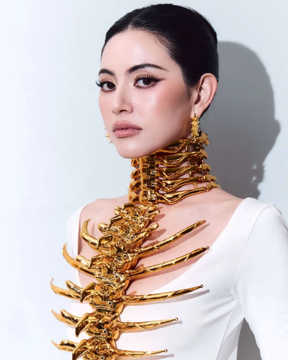 ‘ใหม่ ดาวิกา’ รับบท ‘คุณยายวรนาฏ’ เวอร์ชันใหม่ ปรับตัวตามโลก ใช้ชีวิตแบบ ‘เจน Z’ น่ากลัวกว่าเดิม