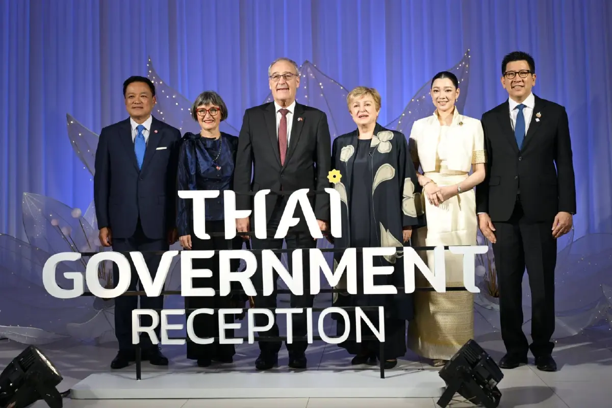 นายกฯ โชว์เป่าแซกโซโฟนสร้างสีสันงานเลี้ยงรับรอง IMF–World Bank