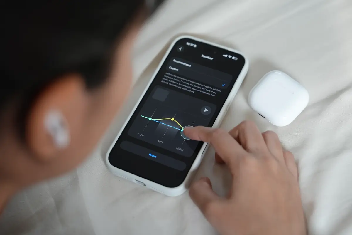 นี่ฉันอยากเปลี่ยนหูฟังหรือนี่! รีวิว 'AirPods 5' กับ 5 เรื่องที่ทำให้ปันใจจากรุ่นเดิม