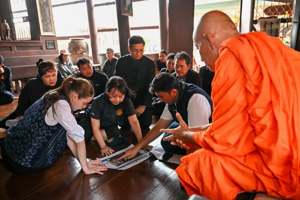 'ซาบีดา' เยี่ยมผู้ประสบอุทกภัยพื้นที่ผักไห่ ตรวจความเสียหายโบราณสถาน