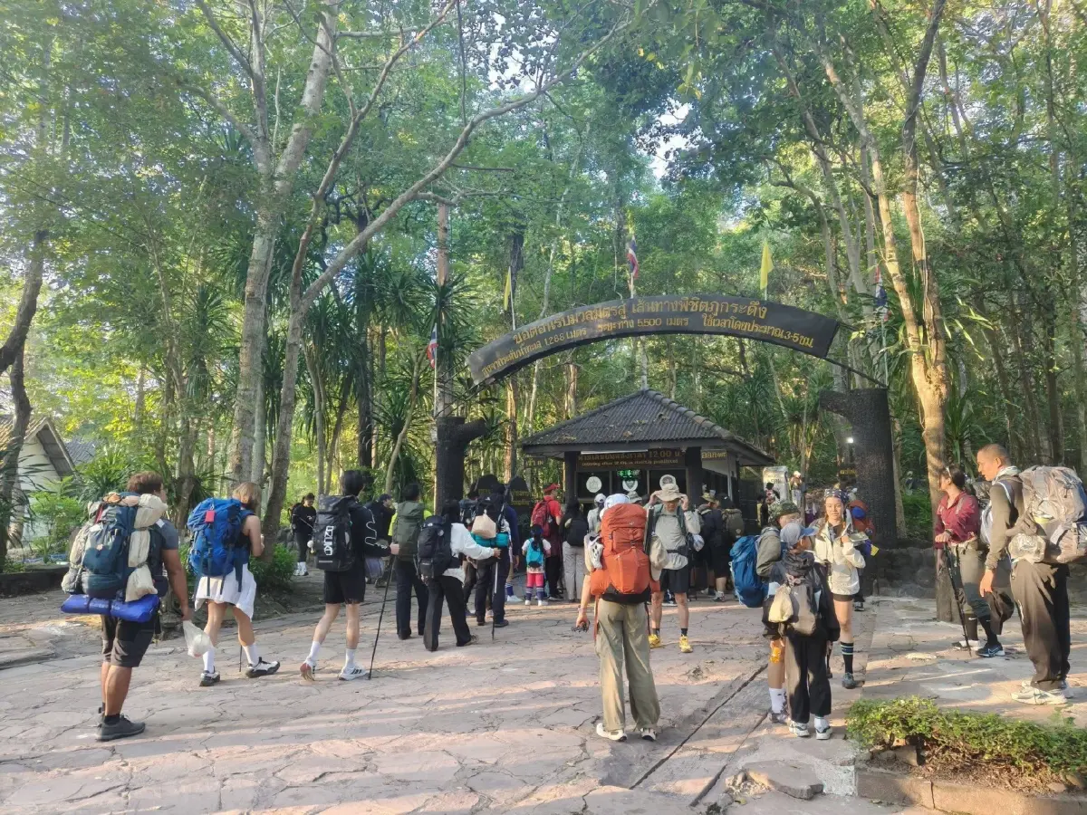 'ภูกระดึง' คึกคักรับวันหยุดยาว นักท่องเที่ยวแห่ชมทะเลหมอก อุณหภูมิเช้านี้ 16 องศา