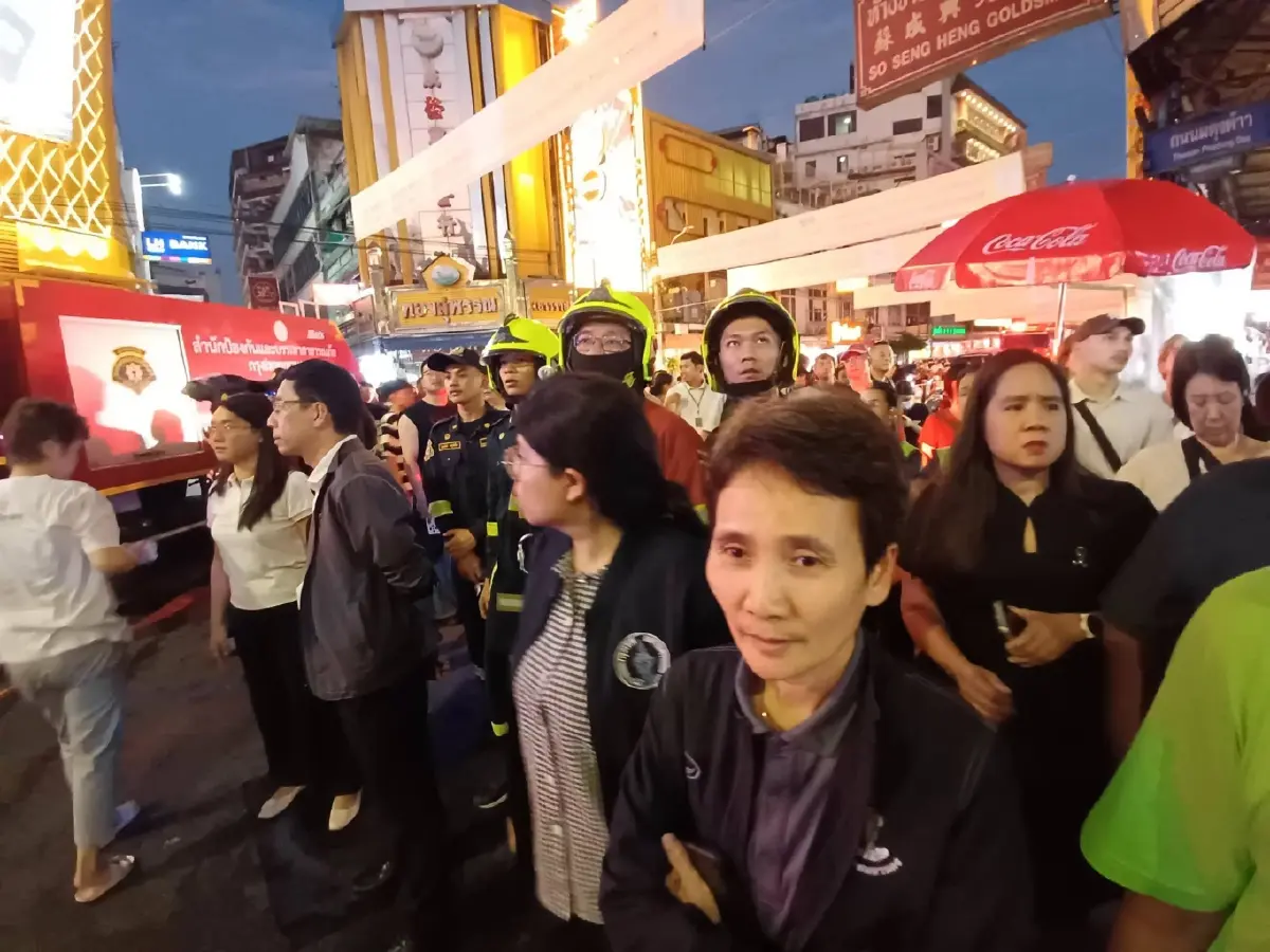 ควันปริศนาโผล่กลางเยาวราช ตึก 4 ชั้นระทึก ควันคลุ้งใกล้ธนาคารดัง