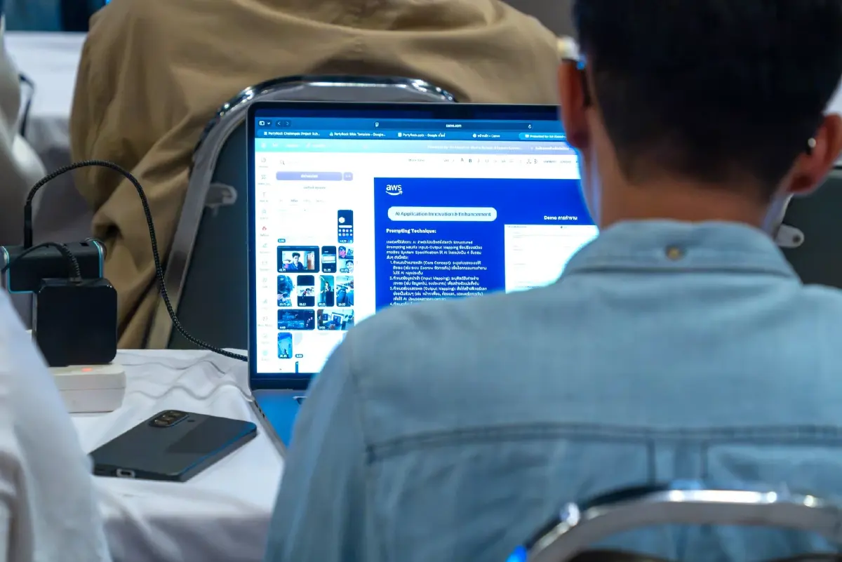 ตลาดงานหดแต่ AI โต 29.6% ม.ศรีปทุม ผนึก AWS–ERT เร่งปั้น AI Talent ป้อนตลาด
