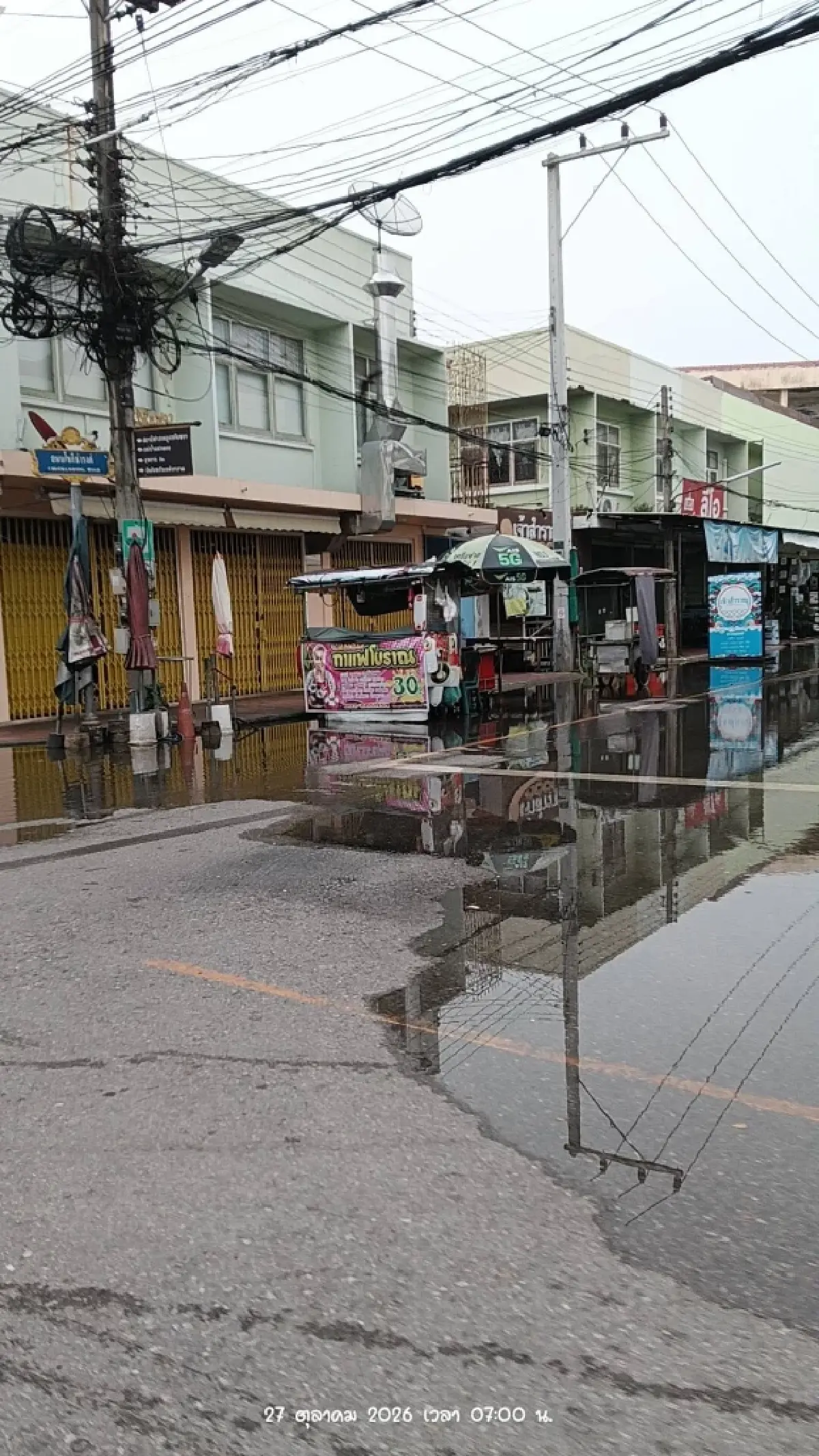 วิกฤติน้ำทะเลหนุนสูง จ่อแตะ 3.8 เมตร ถล่มสมุทรปราการ-แม่กลอง รถติดแล้ว