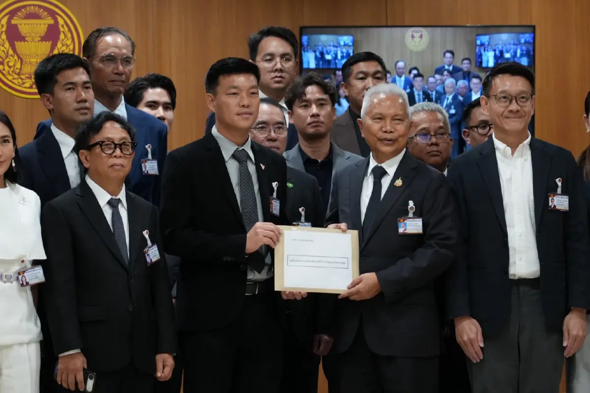 เปิดพฤติการณ์ ’นายกฯ-17 รมต.น้ำเงิน’ ฝ่ายค้านลากขึ้นเขียงซักฟอก