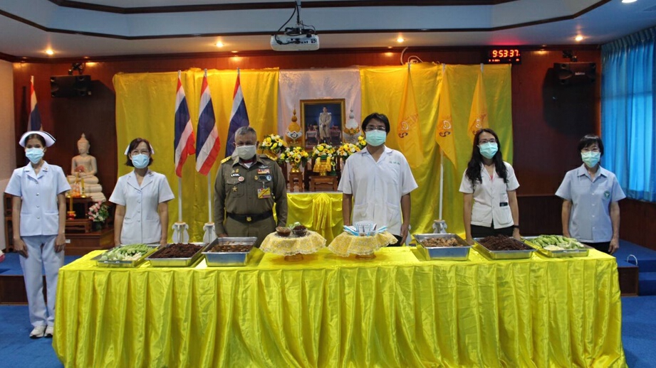 ในหลวง พระราชทานอาหารแก่รพ.บางปะกง รพ.บ้านโพธิ์