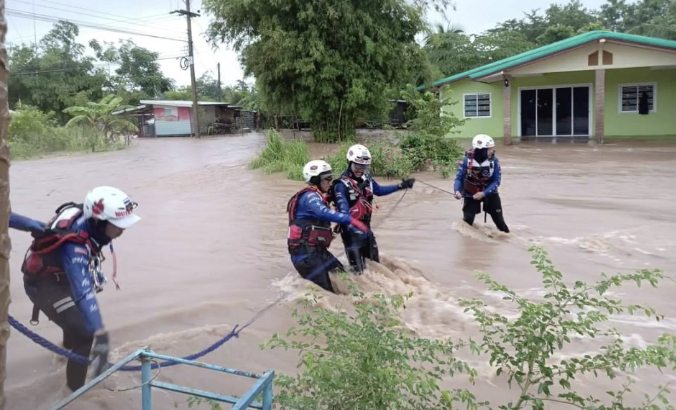 "พายุเตี้ยนหมู่" ถล่มลพบุรี นาน 12 ชั่วโมง น้ำป่าทะลักท่วมหลายหมู่บ้าน