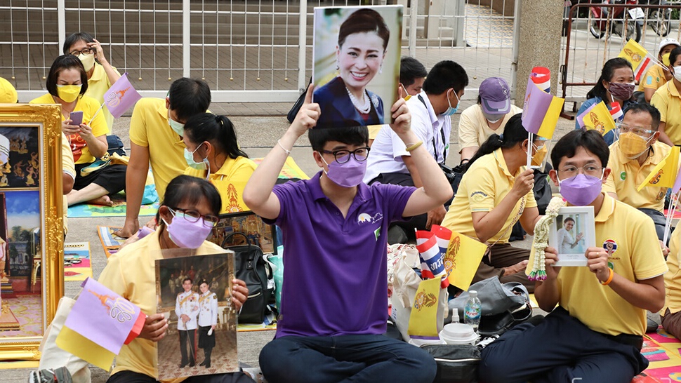 ปีติ ประชาชน เฝ้าฯ รับเสด็จ ในหลวง ราชินี เนื่องในวันมหิดล