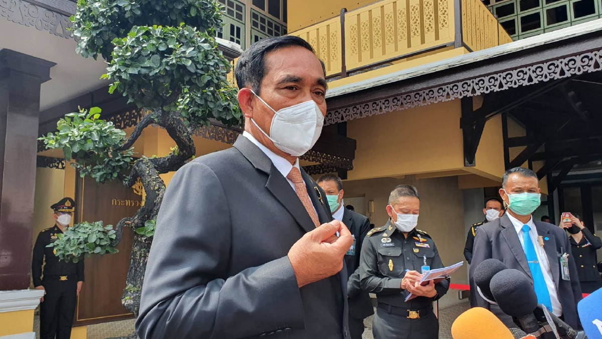 "นายกฯ" ขอ การเมืองเบาได้เบา ชี้ปัญหามีเพียบ ถาม ปชช.หนุนนั่งนายกฯหรือไม่