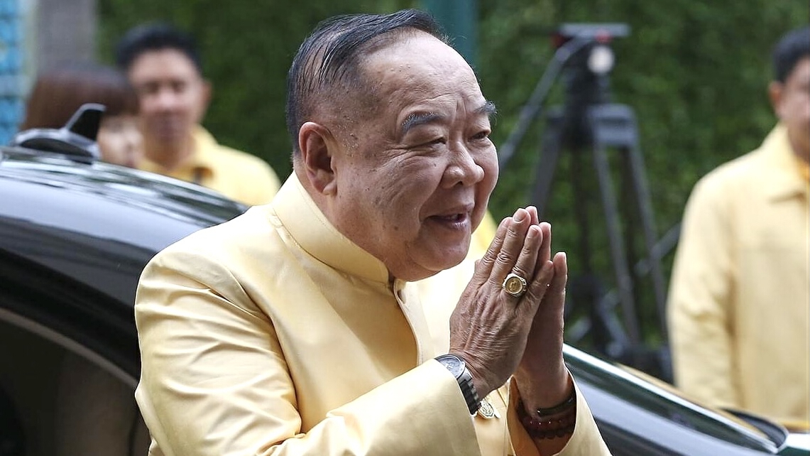 "ประวิตร" ยิ้มแย้ม อารมณ์ดี คาดเคลียร์ศึกใน"พปชร." ลงตัว