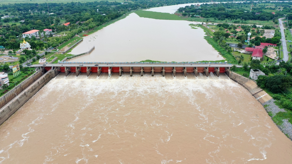 ชป.ปรับแผนบริหารจัดการน้ำ หลังฝนตกหนัก ทับเสลาล้นสปิลเวย์  ต้องระบายเพิ่ม